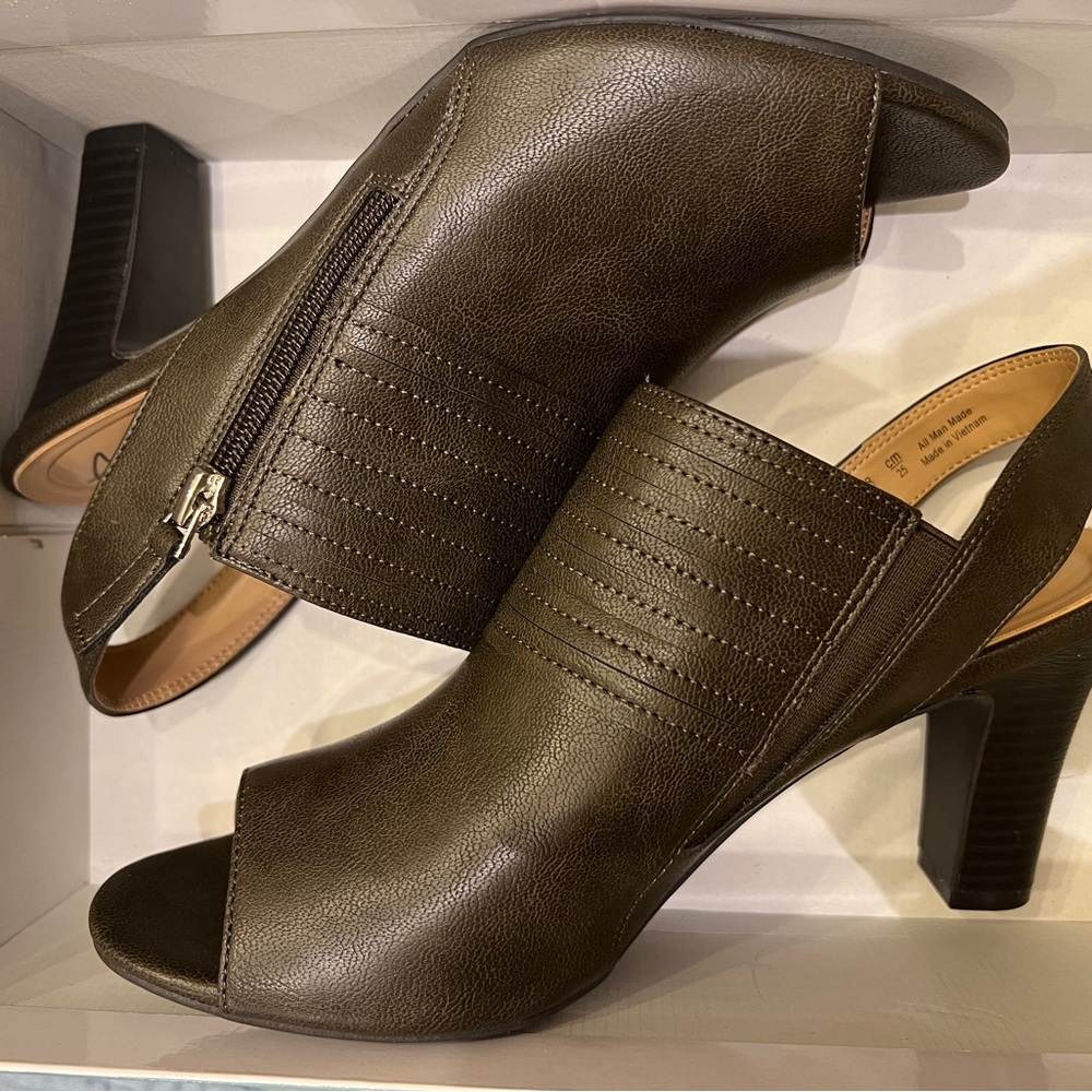 Abella Celia Sandal - Olive Burnish strap heels